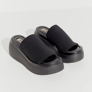 Urban Outfitters x Steve Madden 90s Scrunchy Platform Sandals size 7